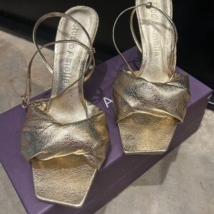 Twisted 90 Heel Studio Amelia